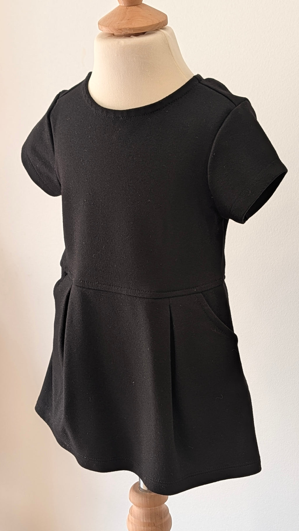 La petite robe Noire Kiabi - 36 Mois