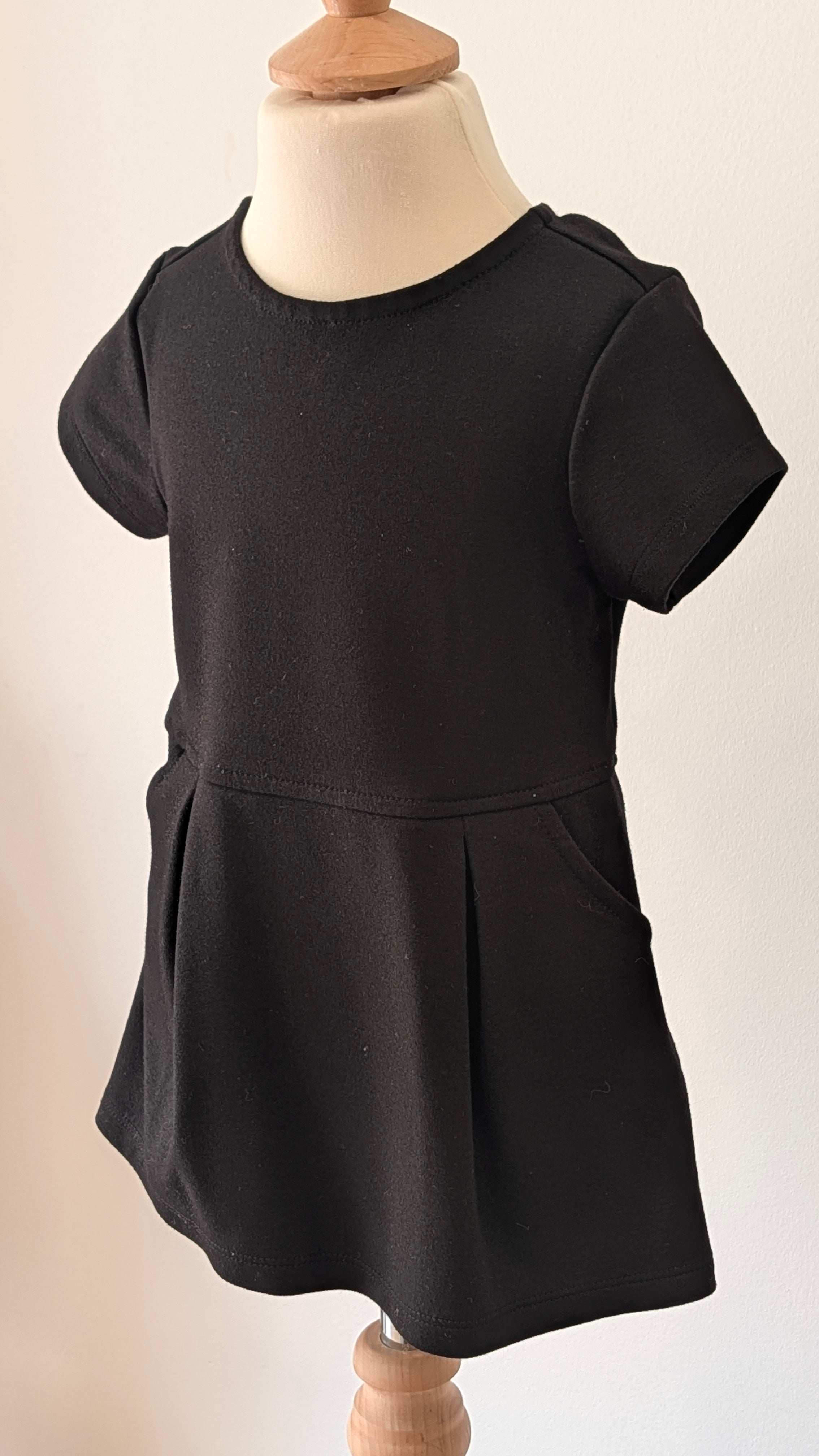 La petite robe Noire Kiabi - 36 Mois