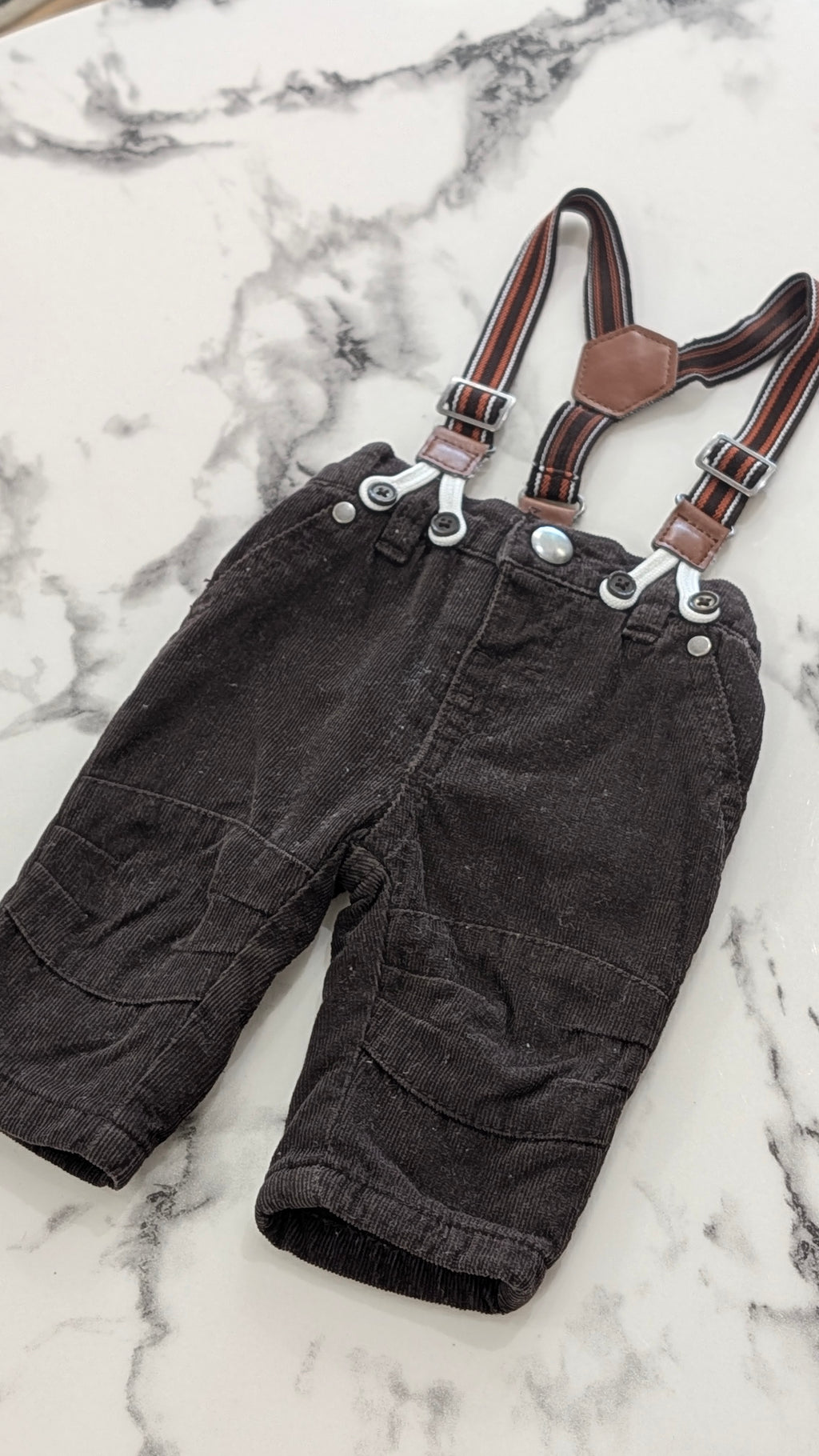 Pantalon à bretelles Kiabi - 1Mois
