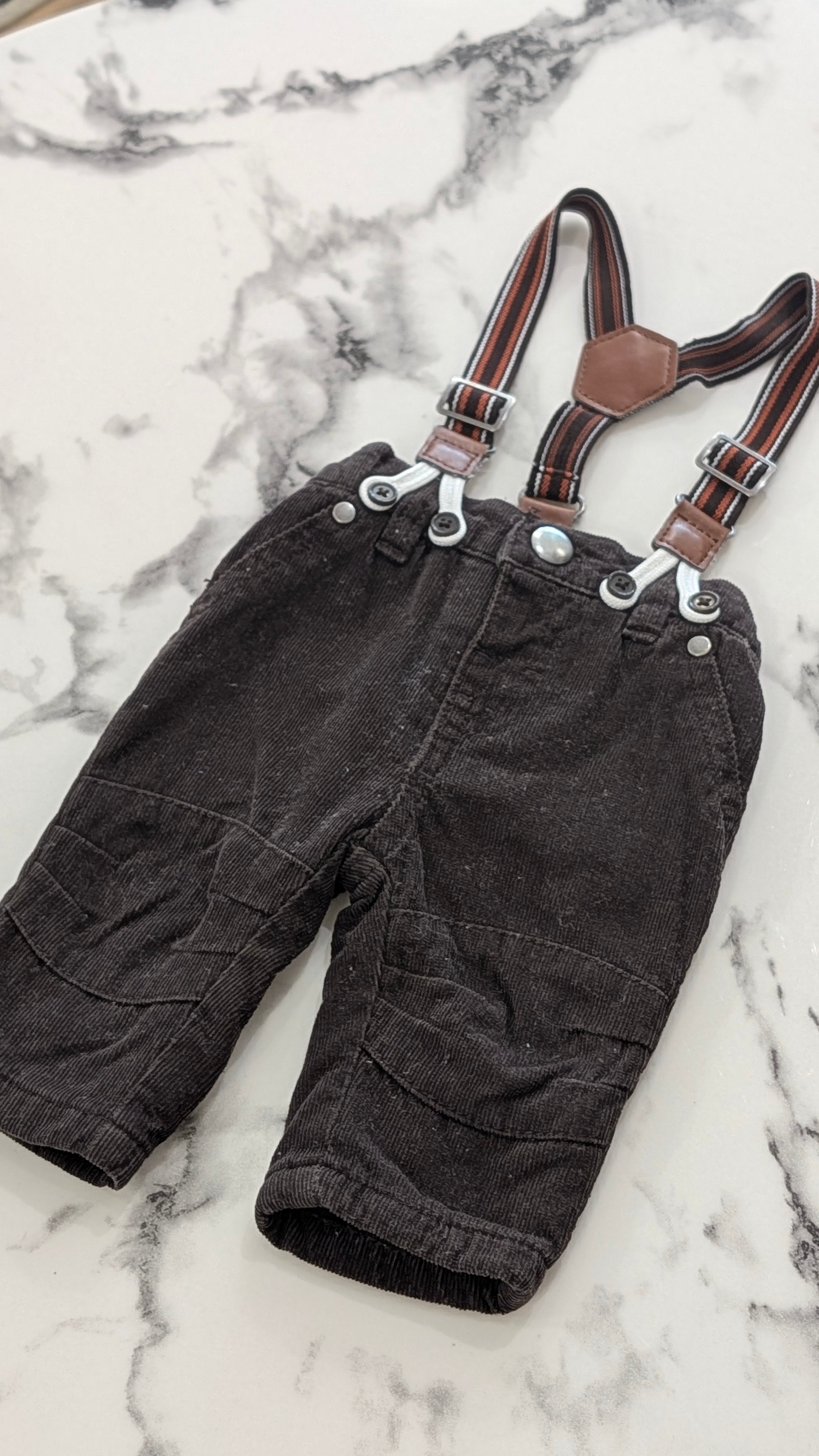 Pantalon à bretelles Kiabi - 1Mois
