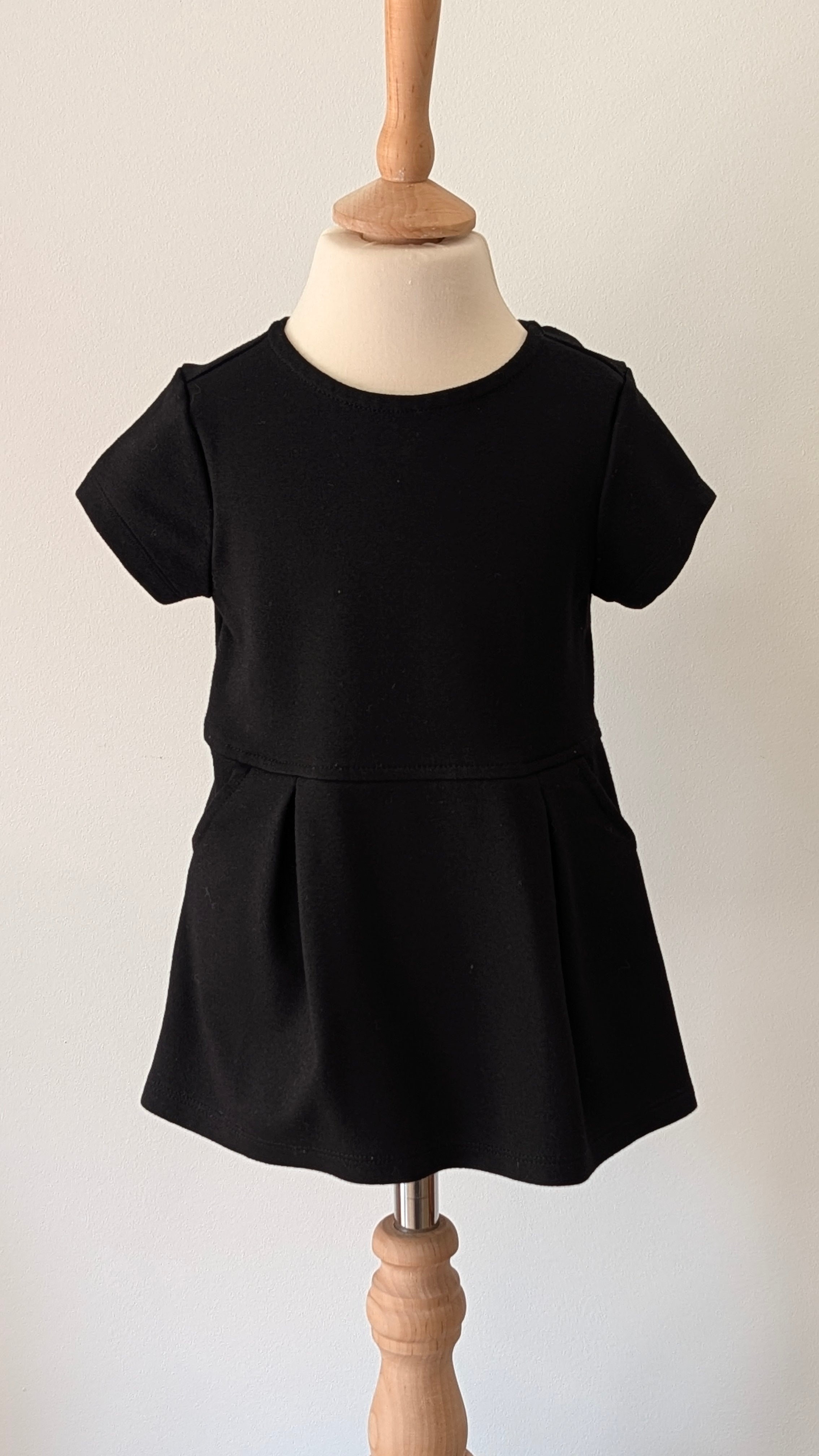 La petite robe Noire Kiabi - 36 Mois