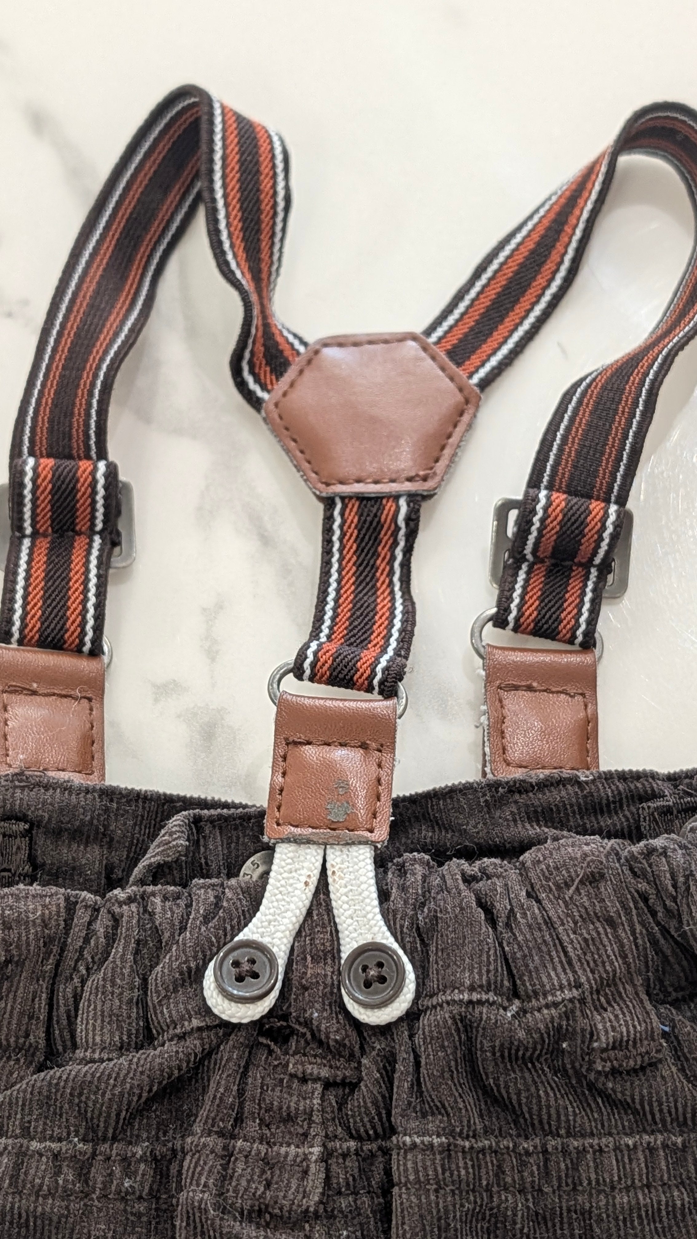 Pantalon à bretelles Kiabi - 1Mois