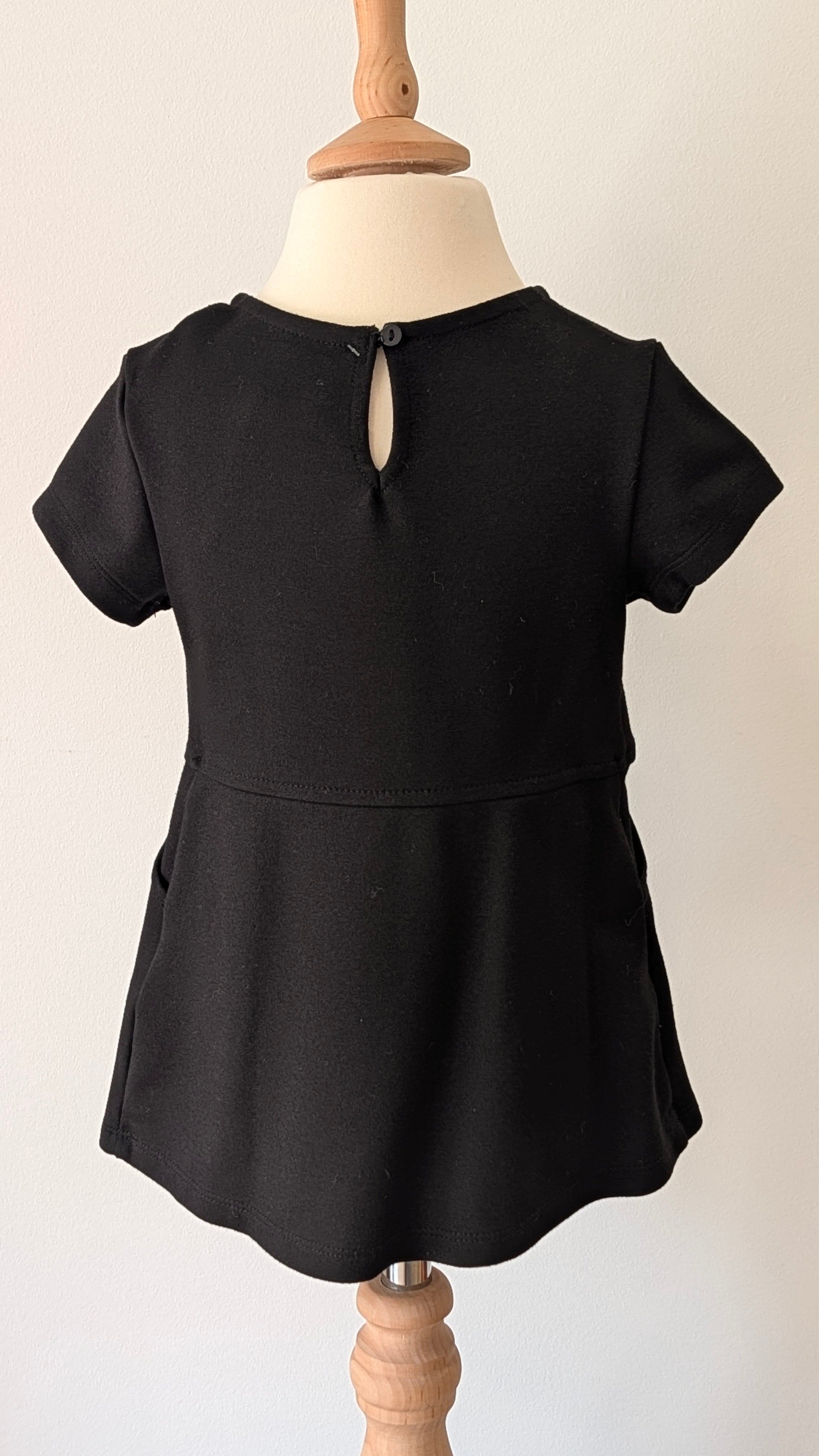 La petite robe Noire Kiabi - 36 Mois
