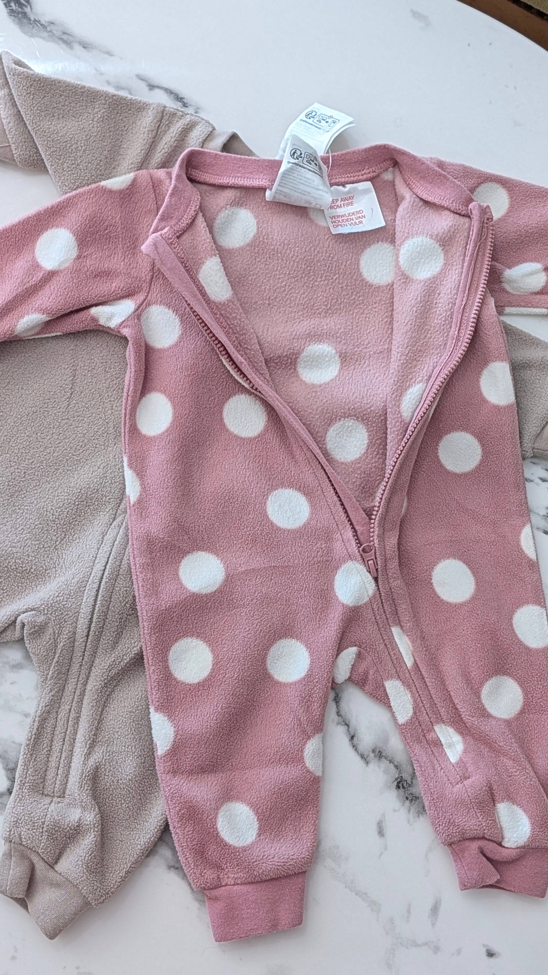 Lot 2 pyjamas H&M zip - 1 mois