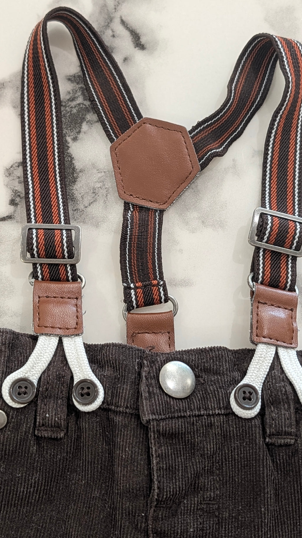 Pantalon à bretelles Kiabi - 1Mois