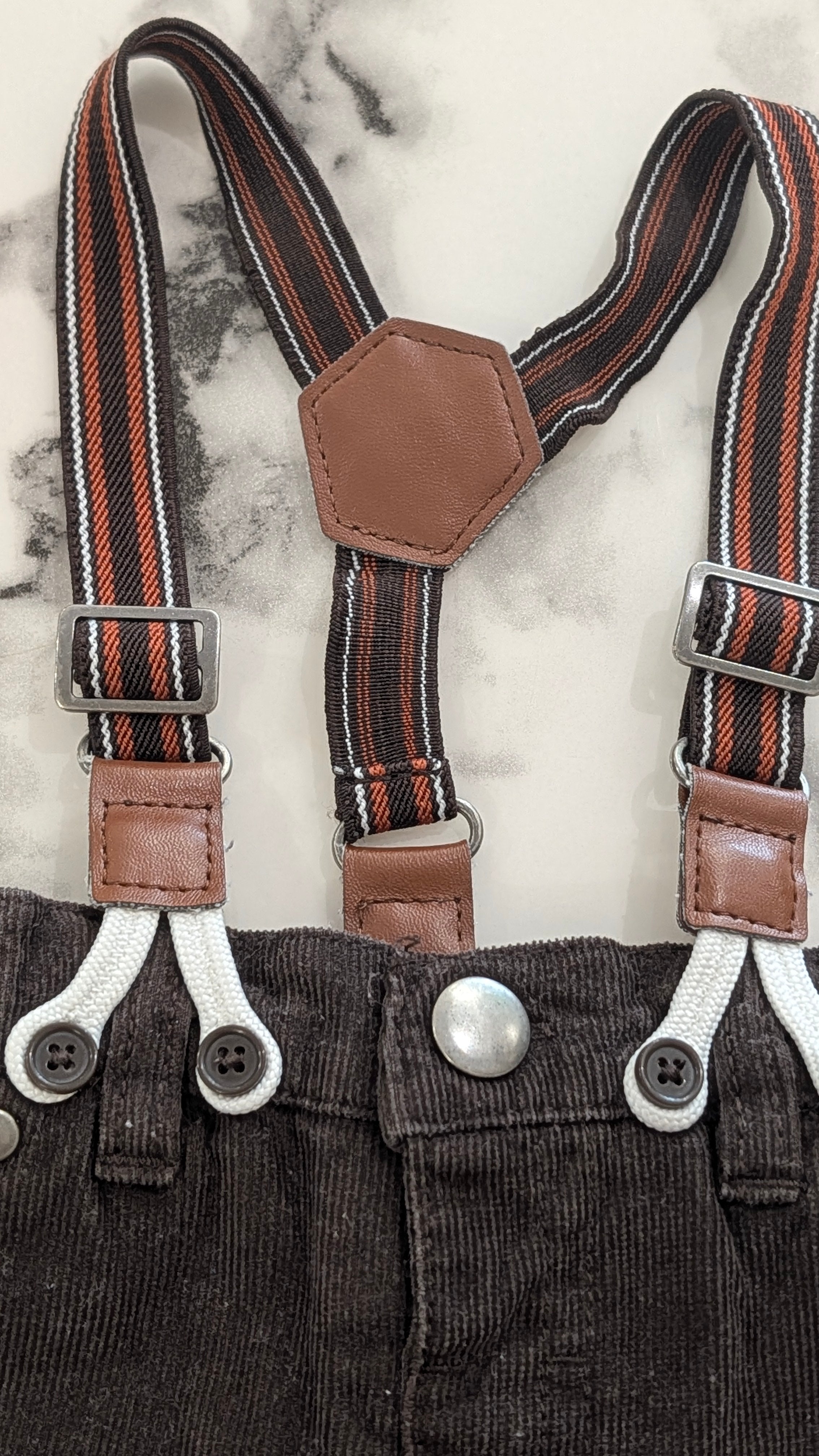 Pantalon à bretelles Kiabi - 1Mois