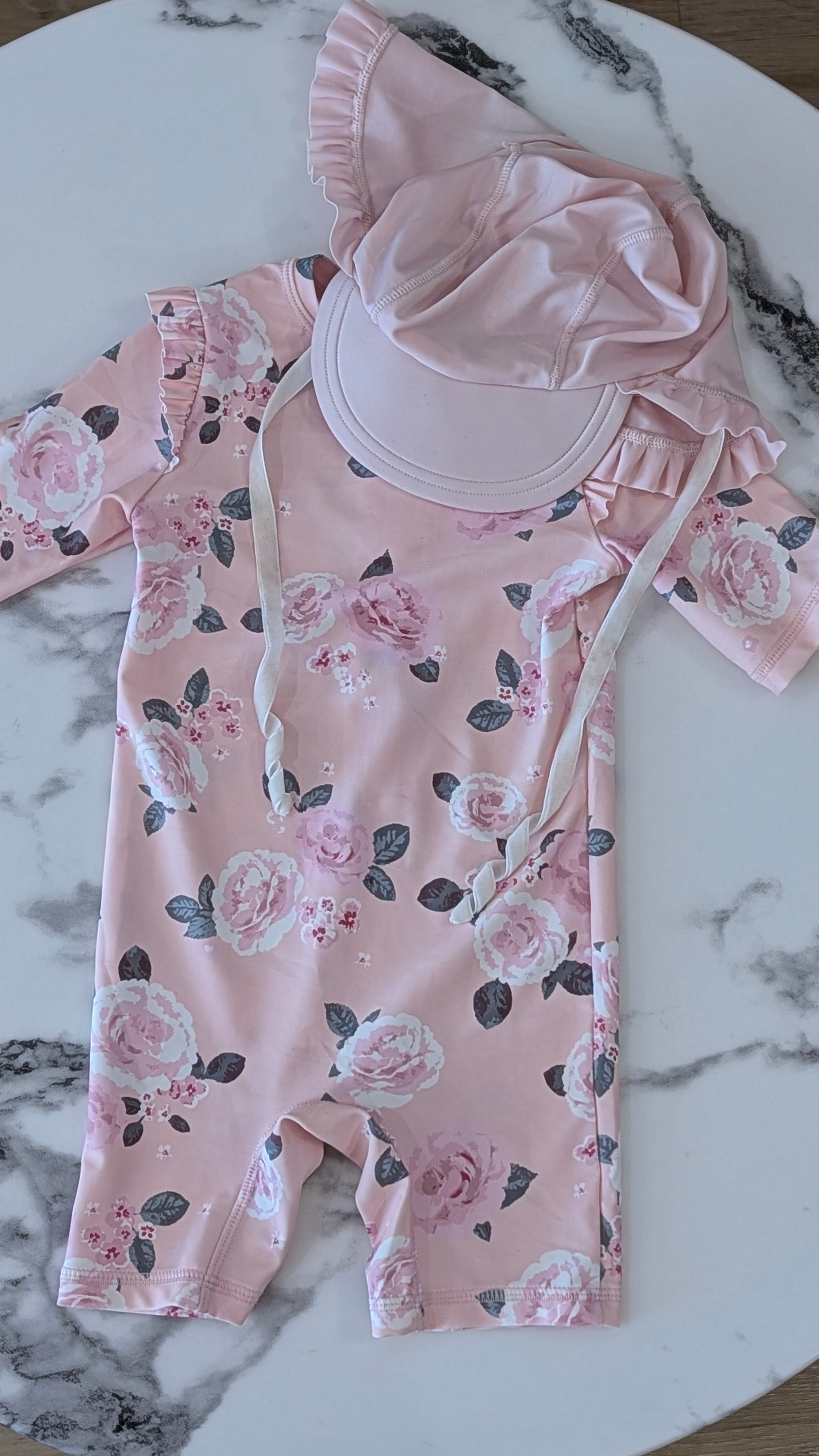 Combinaison de plage plus chapeau H&M - 12 mois