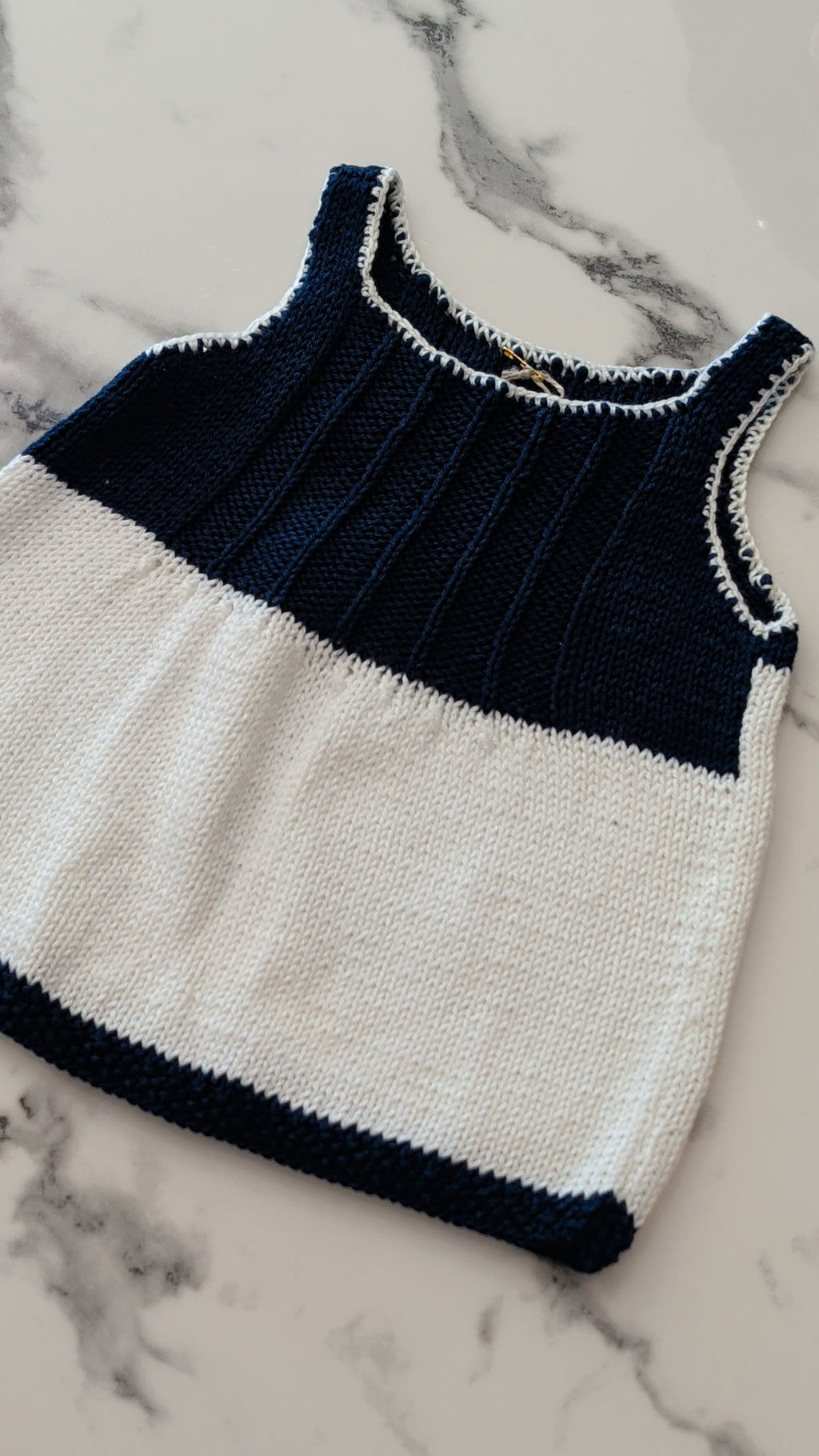 Robe tricotée main - 1 Mois