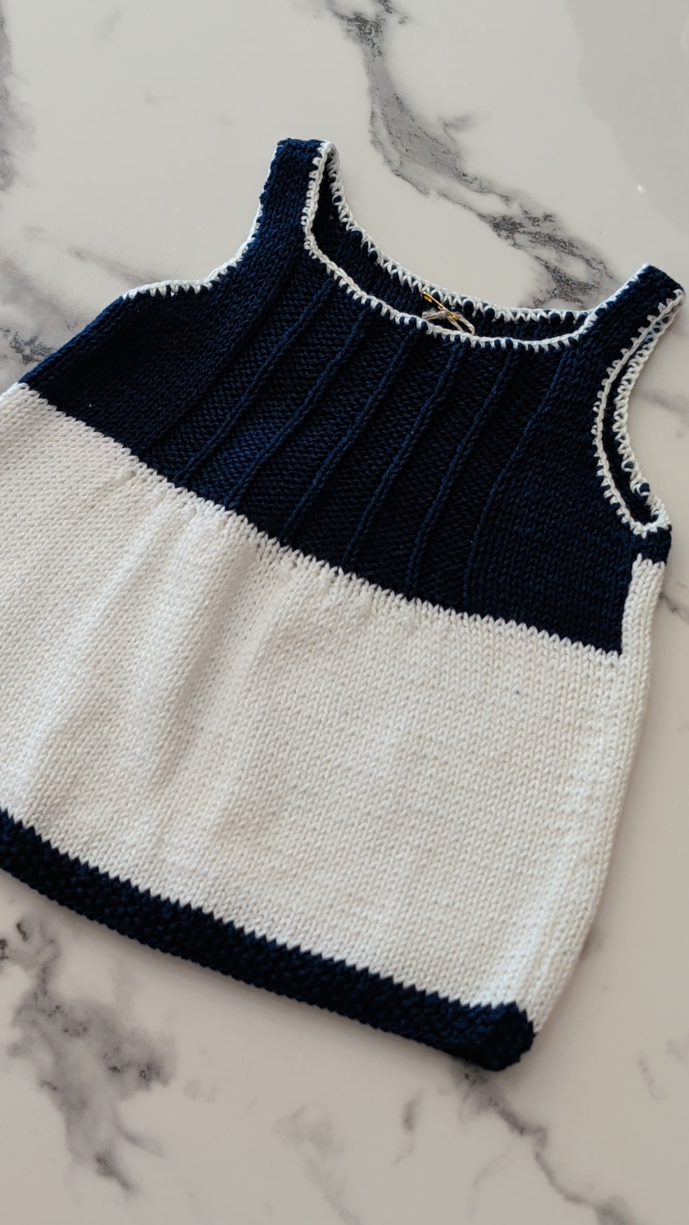 Robe tricotée main - 1 Mois